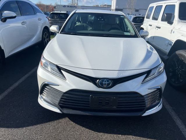 2022 Toyota Camry Hybrid XLE