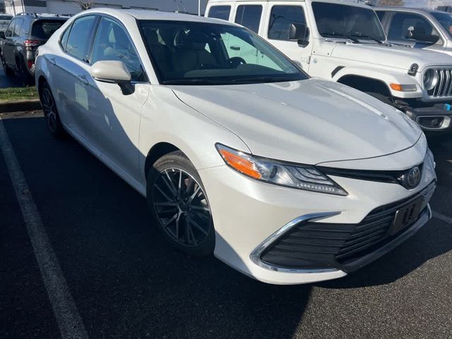 2022 Toyota Camry Hybrid XLE