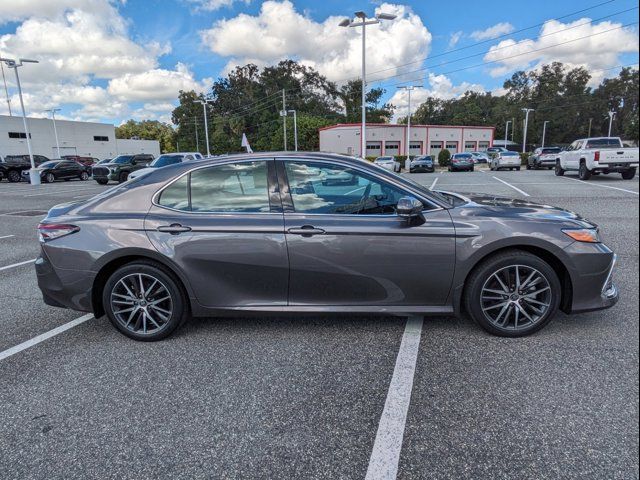 2022 Toyota Camry Hybrid XLE