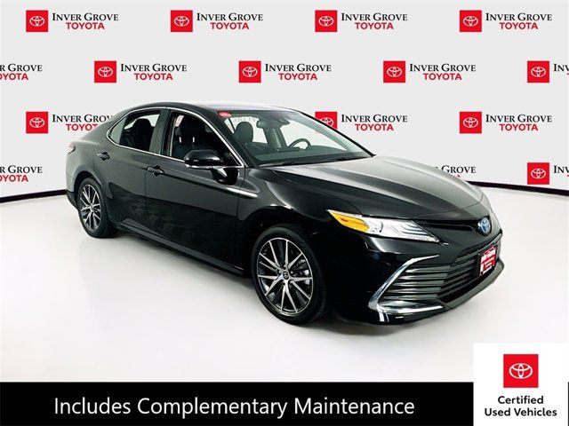 2022 Toyota Camry Hybrid XLE