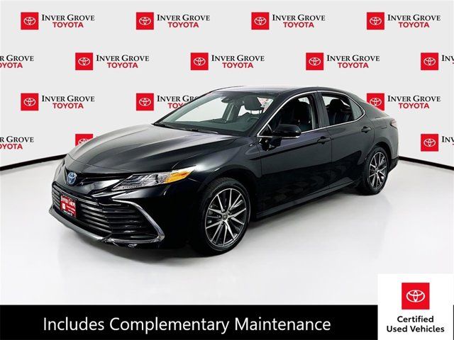 2022 Toyota Camry Hybrid XLE