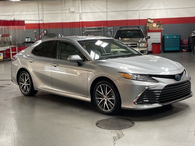 2022 Toyota Camry Hybrid XLE