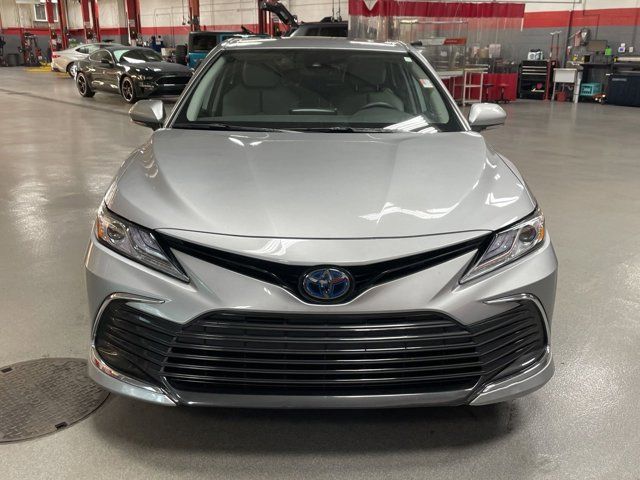 2022 Toyota Camry Hybrid XLE