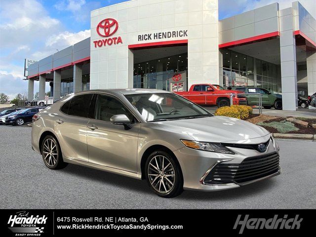 2022 Toyota Camry Hybrid XLE