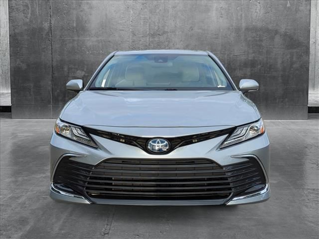 2022 Toyota Camry Hybrid XLE