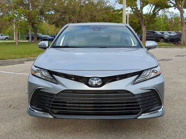 2022 Toyota Camry Hybrid XLE