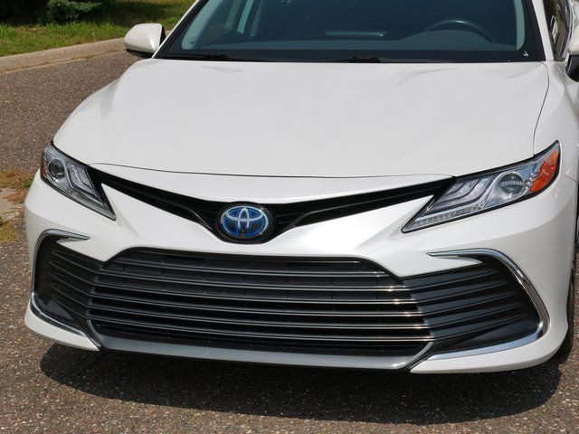 2022 Toyota Camry Hybrid XLE