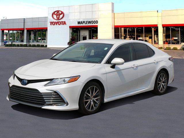 2022 Toyota Camry Hybrid XLE