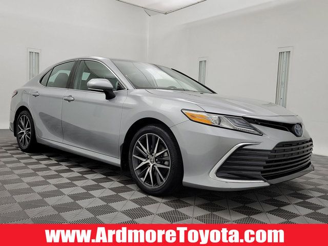 2022 Toyota Camry Hybrid XLE