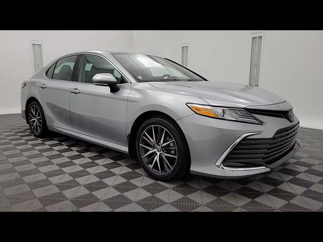 2022 Toyota Camry Hybrid XLE