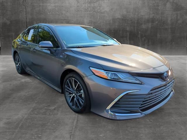 2022 Toyota Camry Hybrid XLE