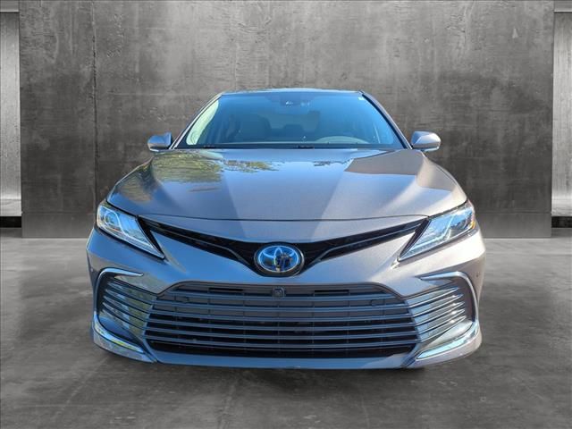 2022 Toyota Camry Hybrid XLE