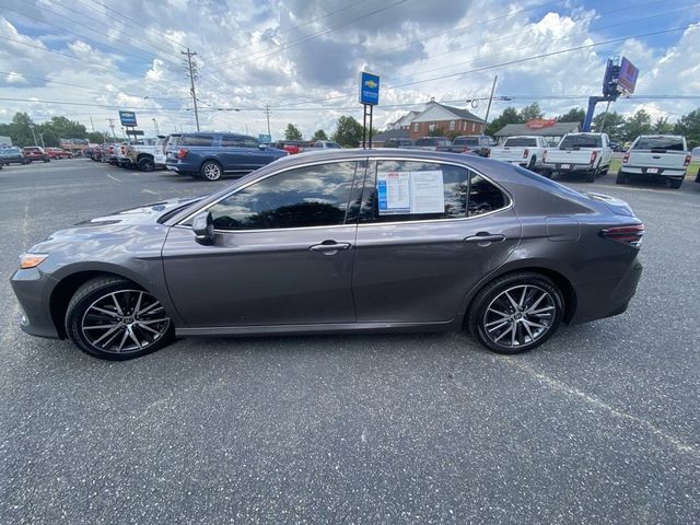 2022 Toyota Camry Hybrid XLE