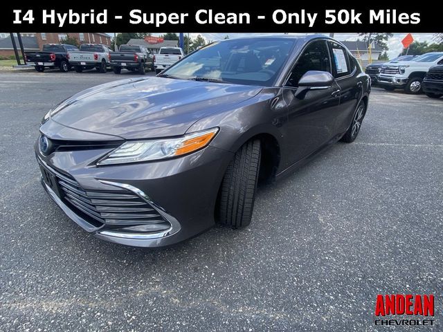 2022 Toyota Camry Hybrid XLE