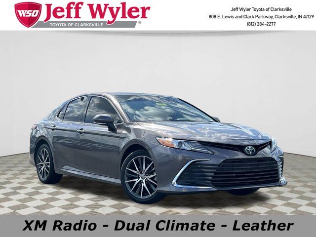 2022 Toyota Camry Hybrid XLE