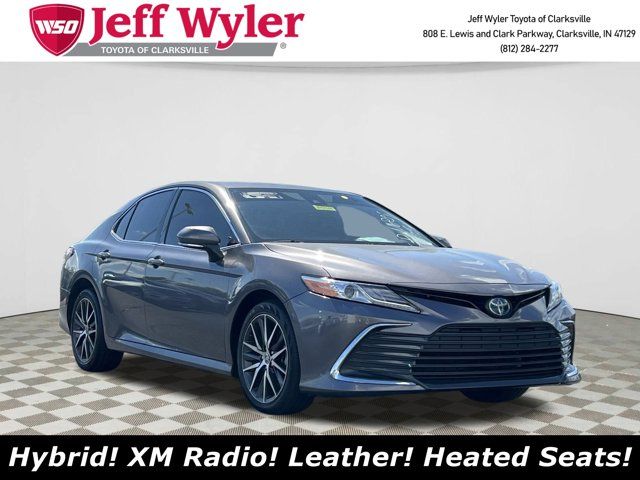 2022 Toyota Camry Hybrid XLE