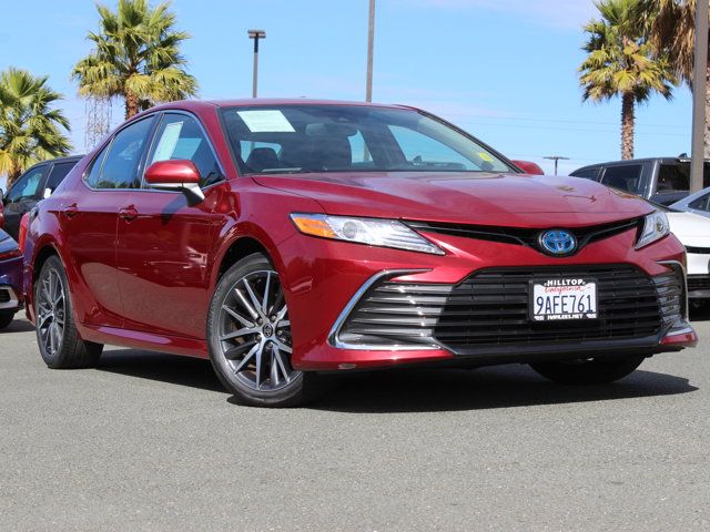 2022 Toyota Camry Hybrid XLE