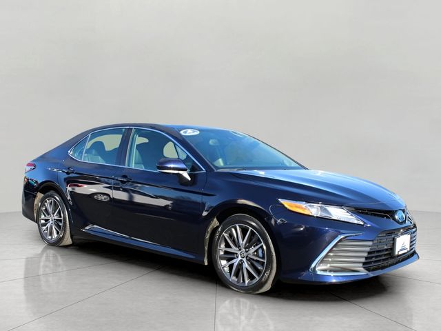 2022 Toyota Camry Hybrid XLE