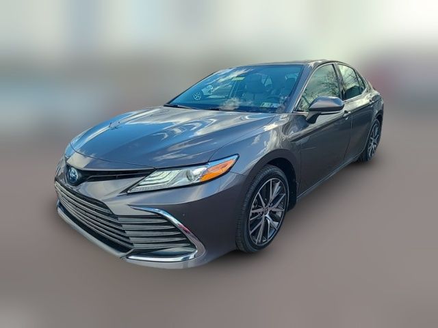 2022 Toyota Camry Hybrid XLE