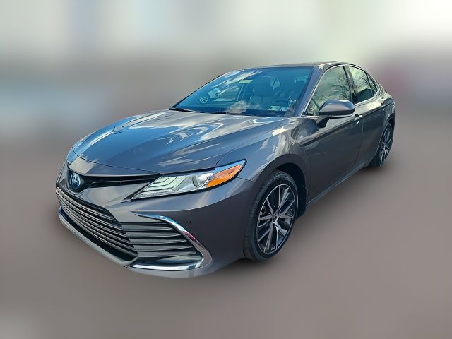 2022 Toyota Camry Hybrid XLE