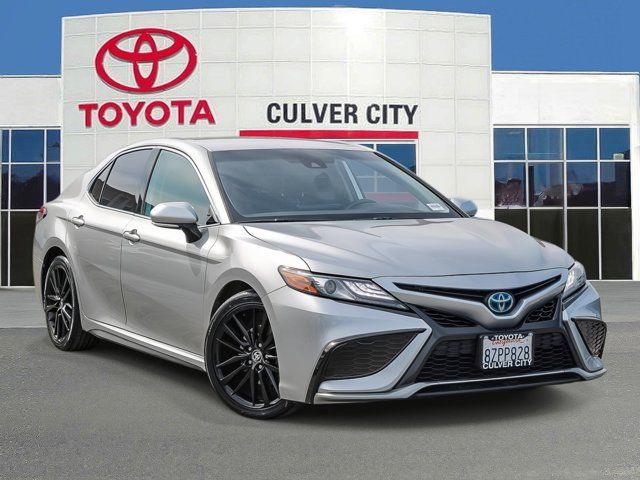 2022 Toyota Camry Hybrid XSE