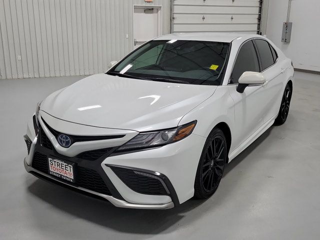 2022 Toyota Camry Hybrid XSE