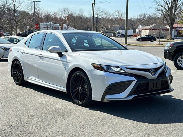 2022 Toyota Camry Hybrid XSE