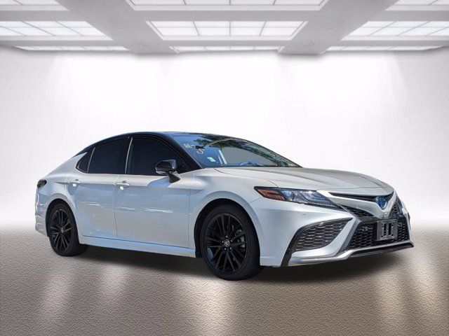 2022 Toyota Camry Hybrid XSE