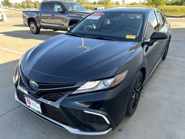 2022 Toyota Camry Hybrid XSE