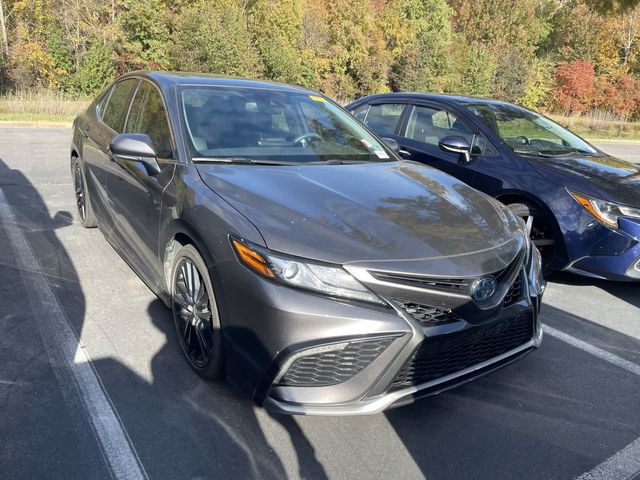 2022 Toyota Camry Hybrid XSE