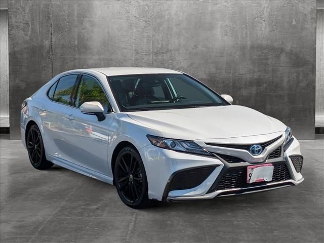 2022 Toyota Camry Hybrid XSE