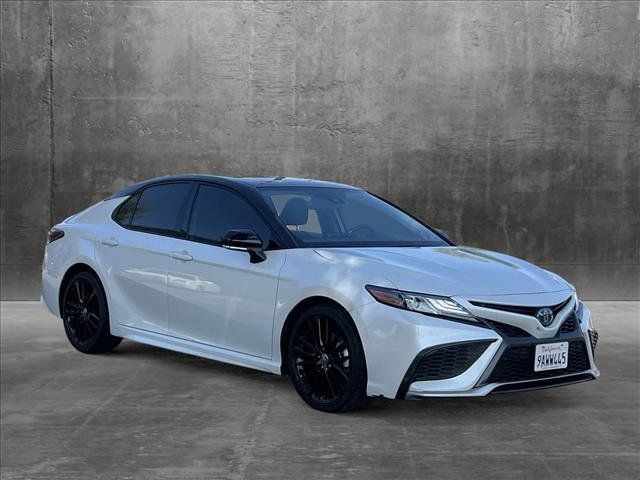 2022 Toyota Camry Hybrid XSE