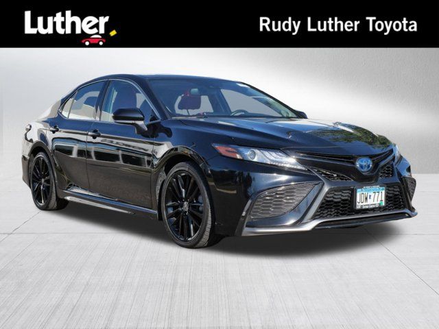 2022 Toyota Camry Hybrid XSE