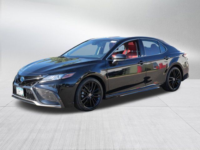 2022 Toyota Camry Hybrid XSE