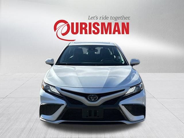 2022 Toyota Camry Hybrid XSE