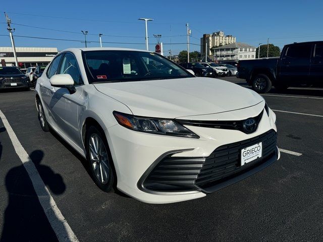 2022 Toyota Camry LE