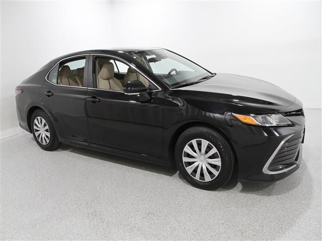 2022 Toyota Camry Hybrid LE
