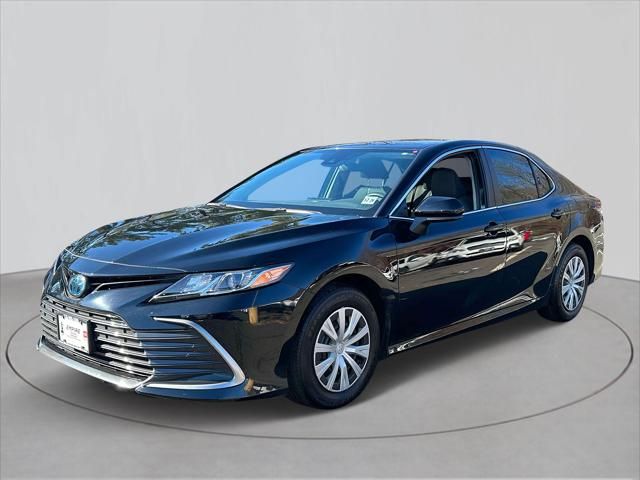 2022 Toyota Camry Hybrid LE