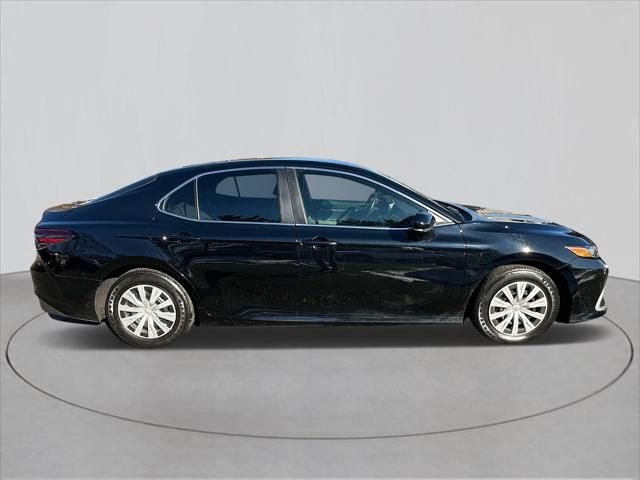 2022 Toyota Camry Hybrid LE