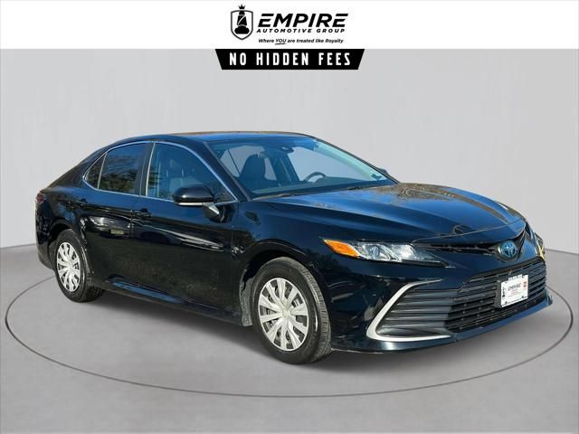 2022 Toyota Camry Hybrid LE