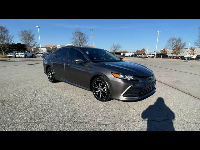 2022 Toyota Camry Hybrid LE