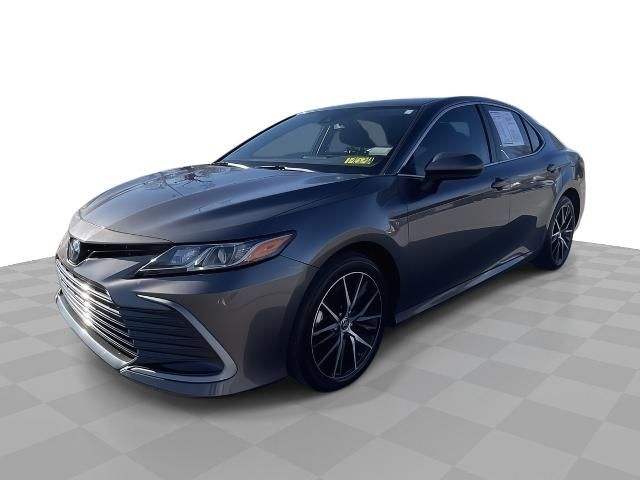 2022 Toyota Camry Hybrid LE