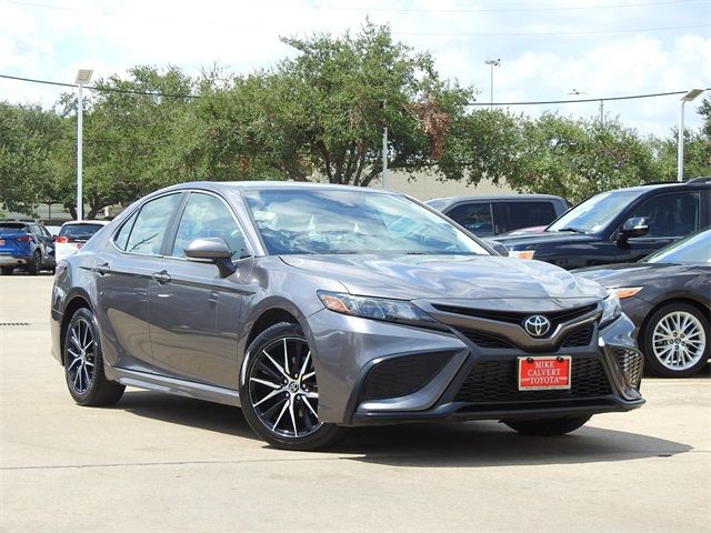 2022 Toyota Camry SE