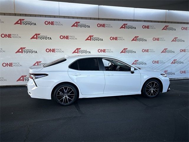 2022 Toyota Camry SE