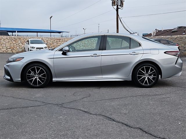 2022 Toyota Camry SE