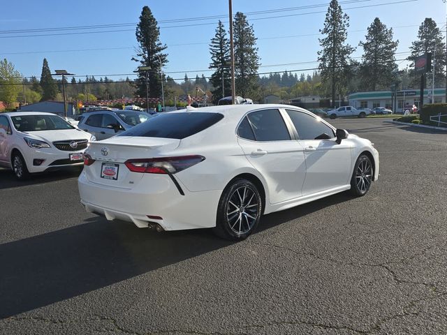 2022 Toyota Camry SE