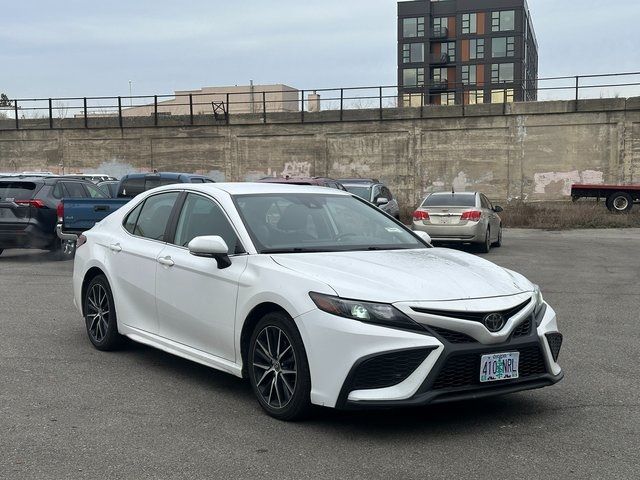 2022 Toyota Camry SE