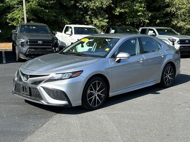 2022 Toyota Camry SE