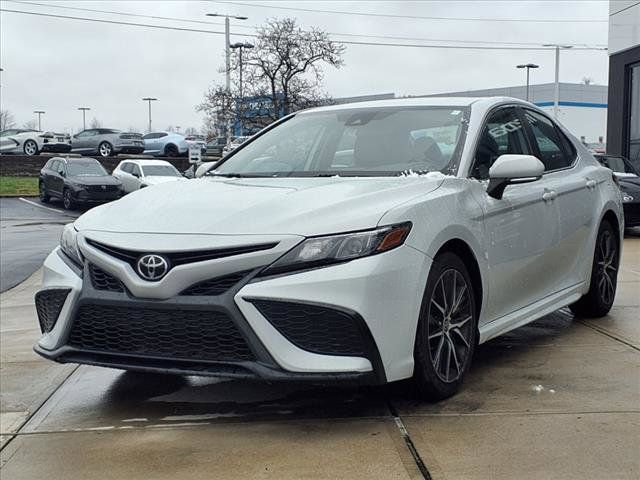 2022 Toyota Camry SE