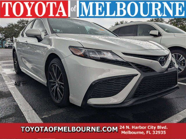 2022 Toyota Camry SE